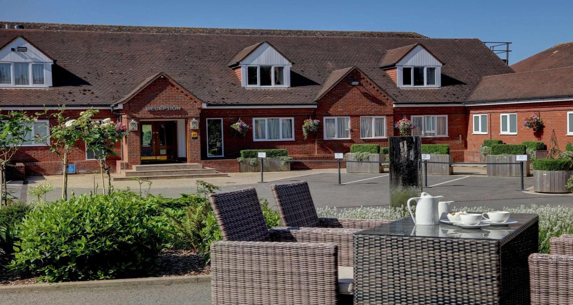 Windmill Village Hotel, Golf Club & Spa, BW Signature Collection Coventry Exterior foto